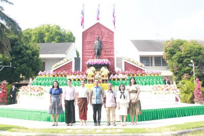 ร่วมพิธีวางพานพุ่มถวายสักการะพระราชวรวงศ์เธอ ... พารามิเตอร์รูปภาพ 1