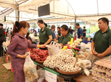 ร่วมพิธีวางพานพุ่มถวายสักการะพระราชวรวงศ์เธอ ... พารามิเตอร์รูปภาพ 24