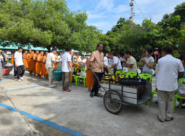 กิจกรรมทำบุญตักบาตร ถวายเป็นพระราชกุศลแด่ ... พารามิเตอร์รูปภาพ 28
